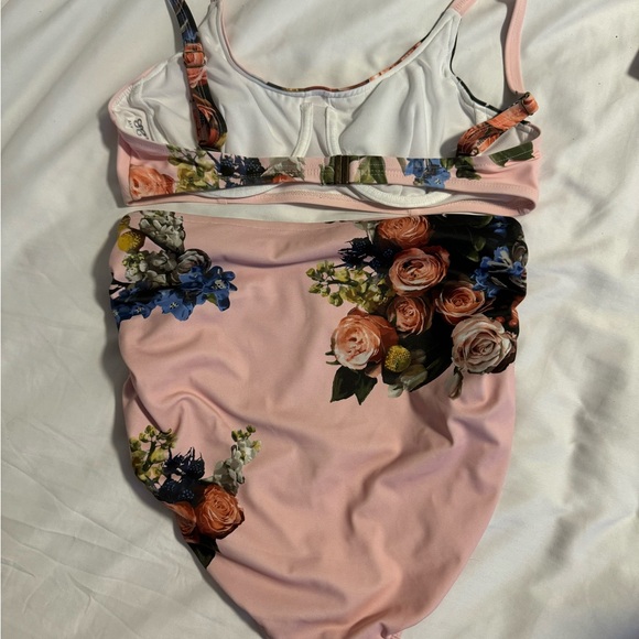 Albion Fit bikini top and high waisted bottoms - Picture 2 of 4